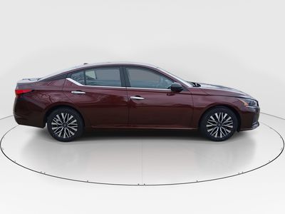 2025 Nissan Altima - Photo 8