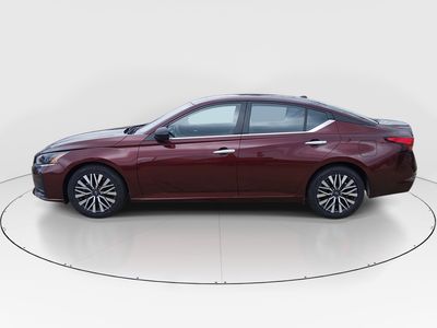 2025 Nissan Altima - Photo 4