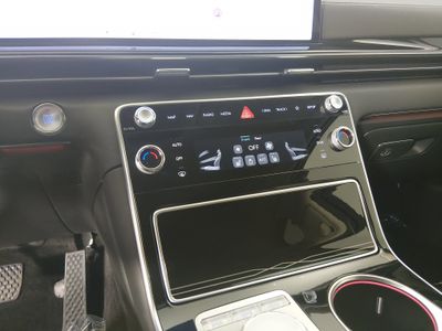 2025 Genesis GV80 - Photo 18