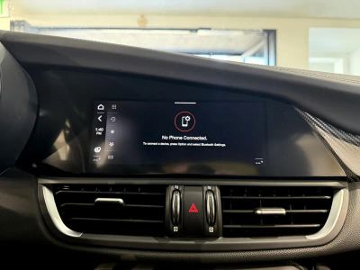 2022 Alfa Romeo Giulia - Photo 19