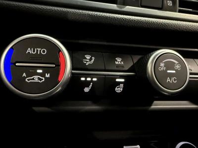 2022 Alfa Romeo Giulia - Photo 20