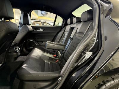 2022 Alfa Romeo Giulia - Photo 7