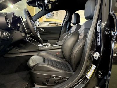 2022 Alfa Romeo Giulia - Photo 11