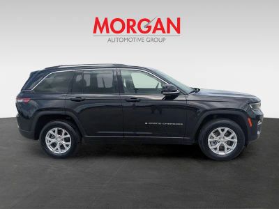 2023 Jeep Grand Cherokee — interior view