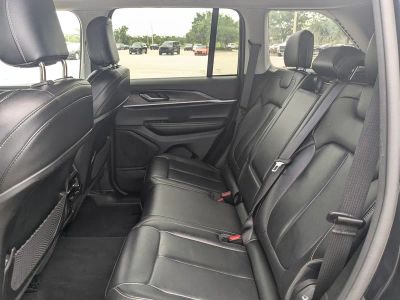 2023 Jeep Grand Cherokee — photo 18 view