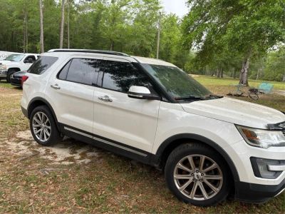 2017 Ford Explorer - Photo 2