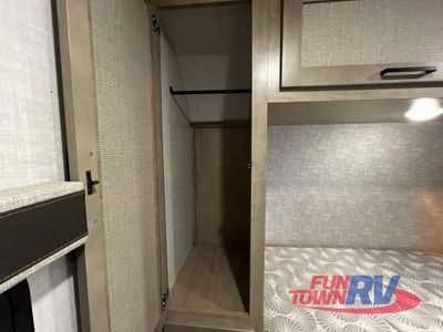 2025 Ember RV E-Series - Photo 32