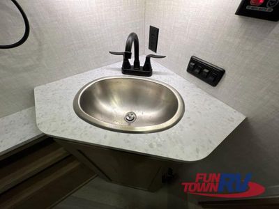 2025 Ember RV E-Series - Photo 27