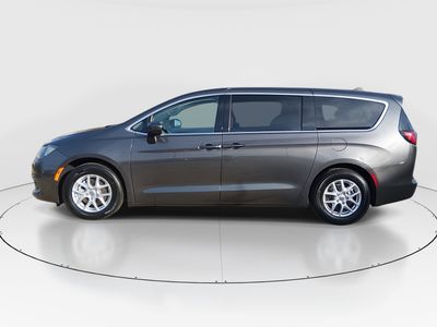 2023 Chrysler Voyager - Photo 4