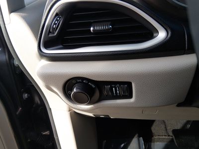 2023 Chrysler Voyager - Photo 13