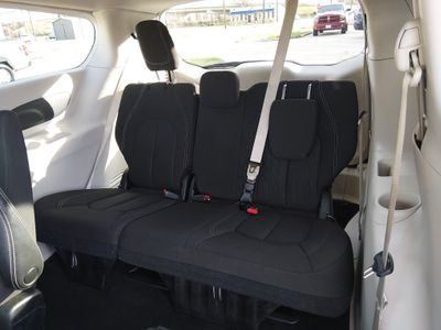 2023 Chrysler Voyager - Photo 17