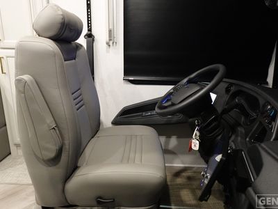 2026 Fleetwood Bounder - Photo 8