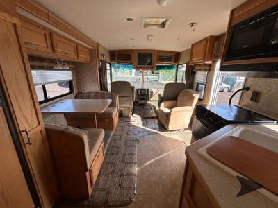 2007 Winnebago Sightseer - Photo 11