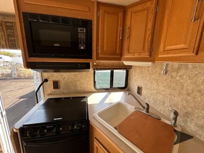 2007 Winnebago Sightseer - Photo 12