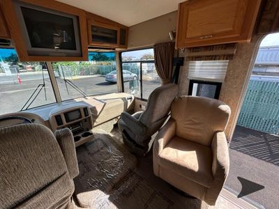 2007 Winnebago Sightseer - Photo 18