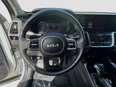 2023 Kia Sorento — photo 8 view