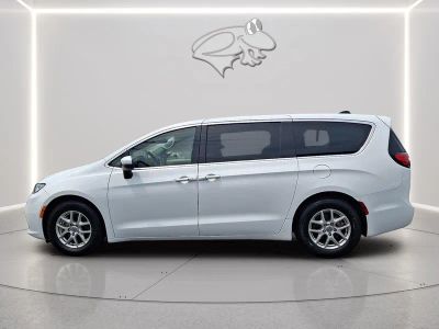 2023 Chrysler Pacifica — side profile view