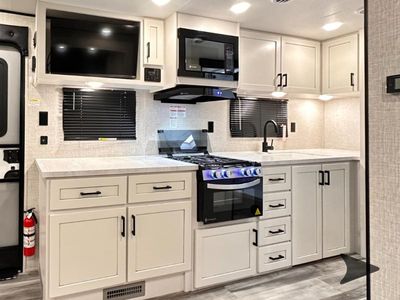 2025 Jayco Jay Flight SLX - Photo 13