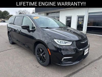 2023 Chrysler Pacifica — side profile view
