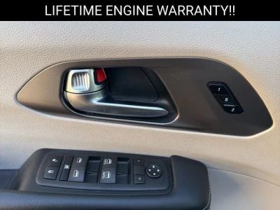 2023 Chrysler Pacifica — detail view