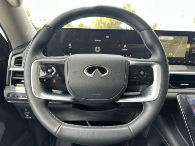 2025 INFINITI QX80 — photo 11 view