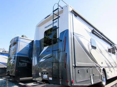 2023 Thor Motor Coach HURRICANE - Photo 2