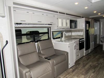 2023 Thor Motor Coach HURRICANE - Photo 8
