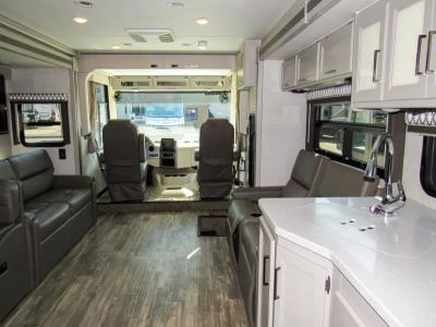 2023 Thor Motor Coach HURRICANE - Photo 5