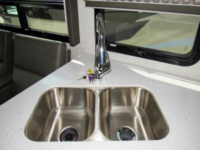 2023 Thor Motor Coach HURRICANE - Photo 11