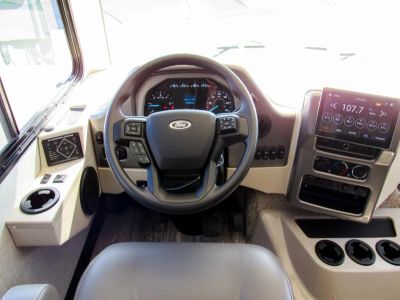 2023 Thor Motor Coach HURRICANE - Photo 3