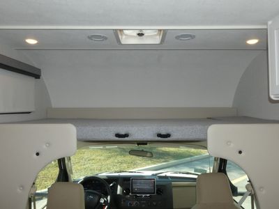 2026 Thor Motor Coach Four Winds — photo 13 view