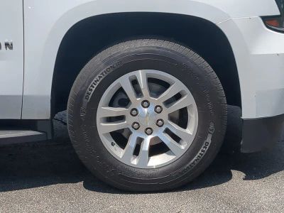 2017 Chevrolet Suburban — photo 11 view