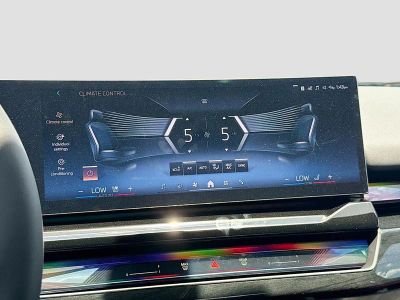 2027 BMW 5 Series — photo 34 view