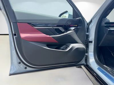 2027 BMW 5 Series — photo 21 view