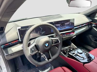 2027 BMW 5 Series — photo 25 view