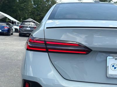 2027 BMW 5 Series — photo 10 view