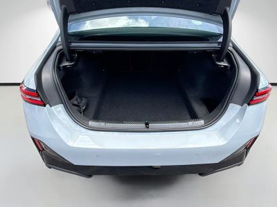 2027 BMW 5 Series — photo 12 view