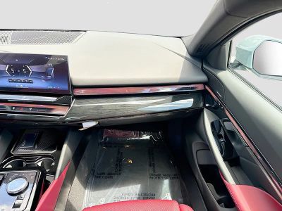 2027 BMW 5 Series — photo 18 view