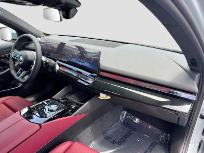 2027 BMW 5 Series — photo 14 view