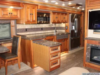 2017 Tiffin 40AP — photo 45 view