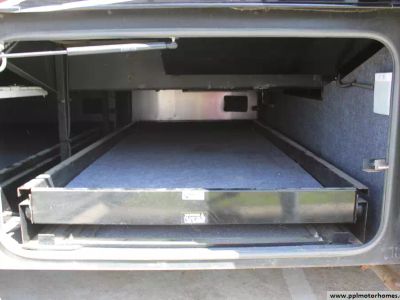 2017 Tiffin 40AP — photo 73 view