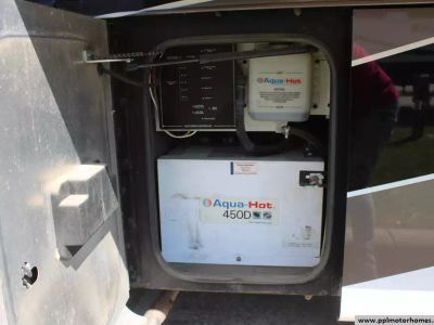 2017 Tiffin 40AP — photo 72 view