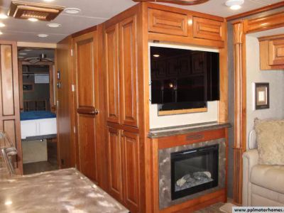 2017 Tiffin 40AP — photo 46 view