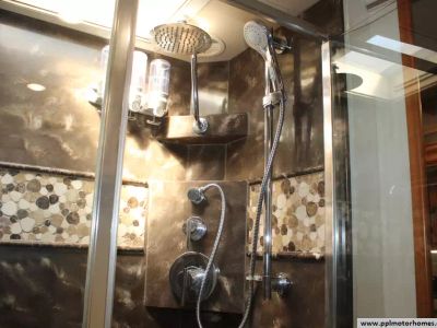 2017 Tiffin 40AP — photo 30 view