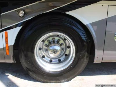 2017 Tiffin 40AP — photo 70 view