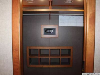 2017 Tiffin 40AP — photo 13 view