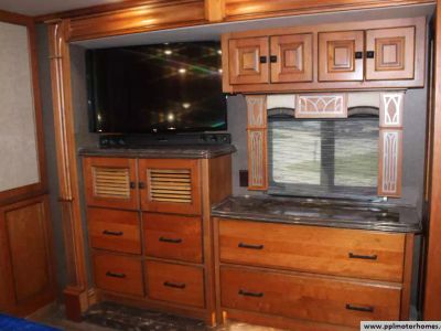 2017 Tiffin 40AP — photo 10 view