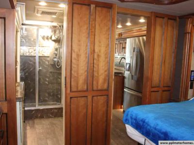 2017 Tiffin 40AP — photo 9 view