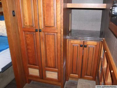 2017 Tiffin 40AP — photo 15 view