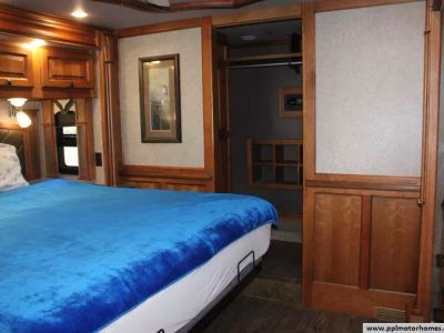 2017 Tiffin 40AP — photo 21 view